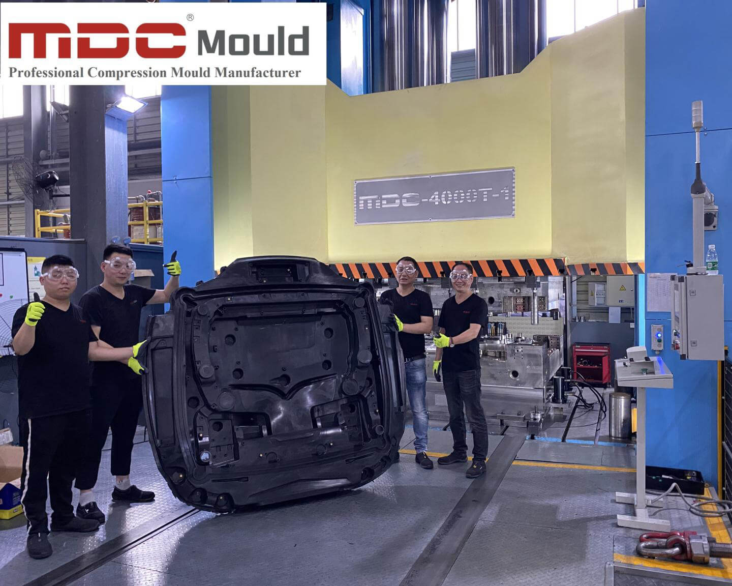 熱壓模壓拖拉機車頂